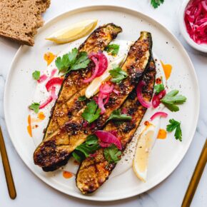 Geröstete Miso-Zucchini aus dem Ofen