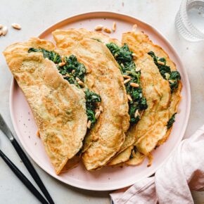 Vegane Pfannkuchen mit Spinatfüllung