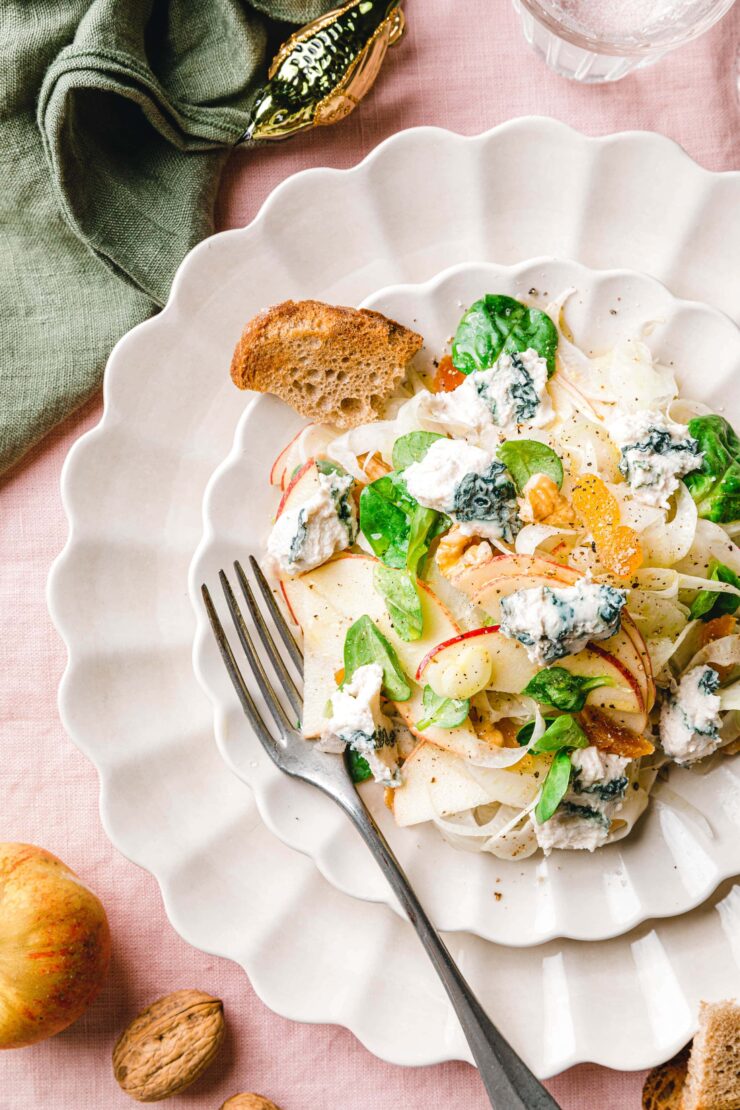 Apfel-Fenchel-Salat mit veganem Blauschimmelkäse · Eat this!