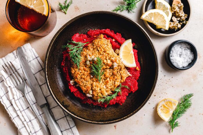 Veganes Schlemmerfilee auf Rote-Bete-Meerrettich-Püree
