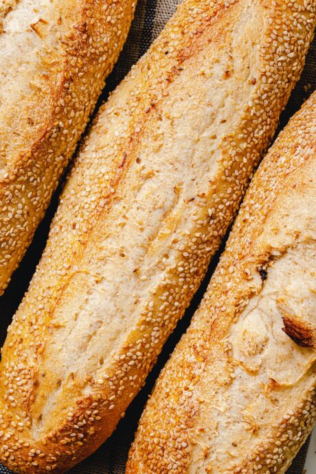 Vegane Hoagie Rolls - softes Sandwichbrot mit Sesam