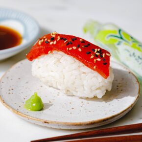 Vegane Nigiri mit Wassermelonen-Thunfisch