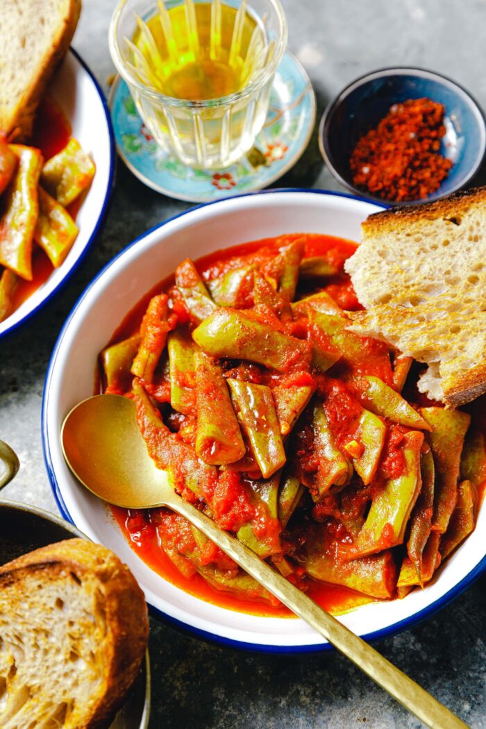 Türkische Stangenbohnen in Tomatensauce