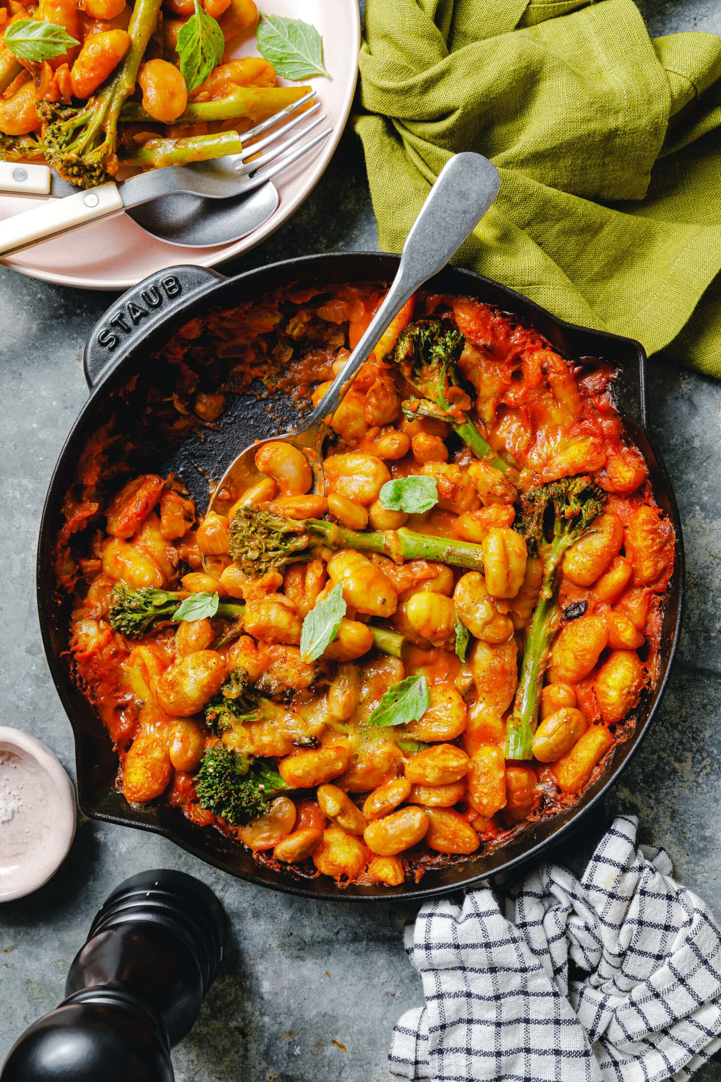 Cremige Ofen-Gnocchi mit Bohnen &amp; Brokkoli · Eat this!