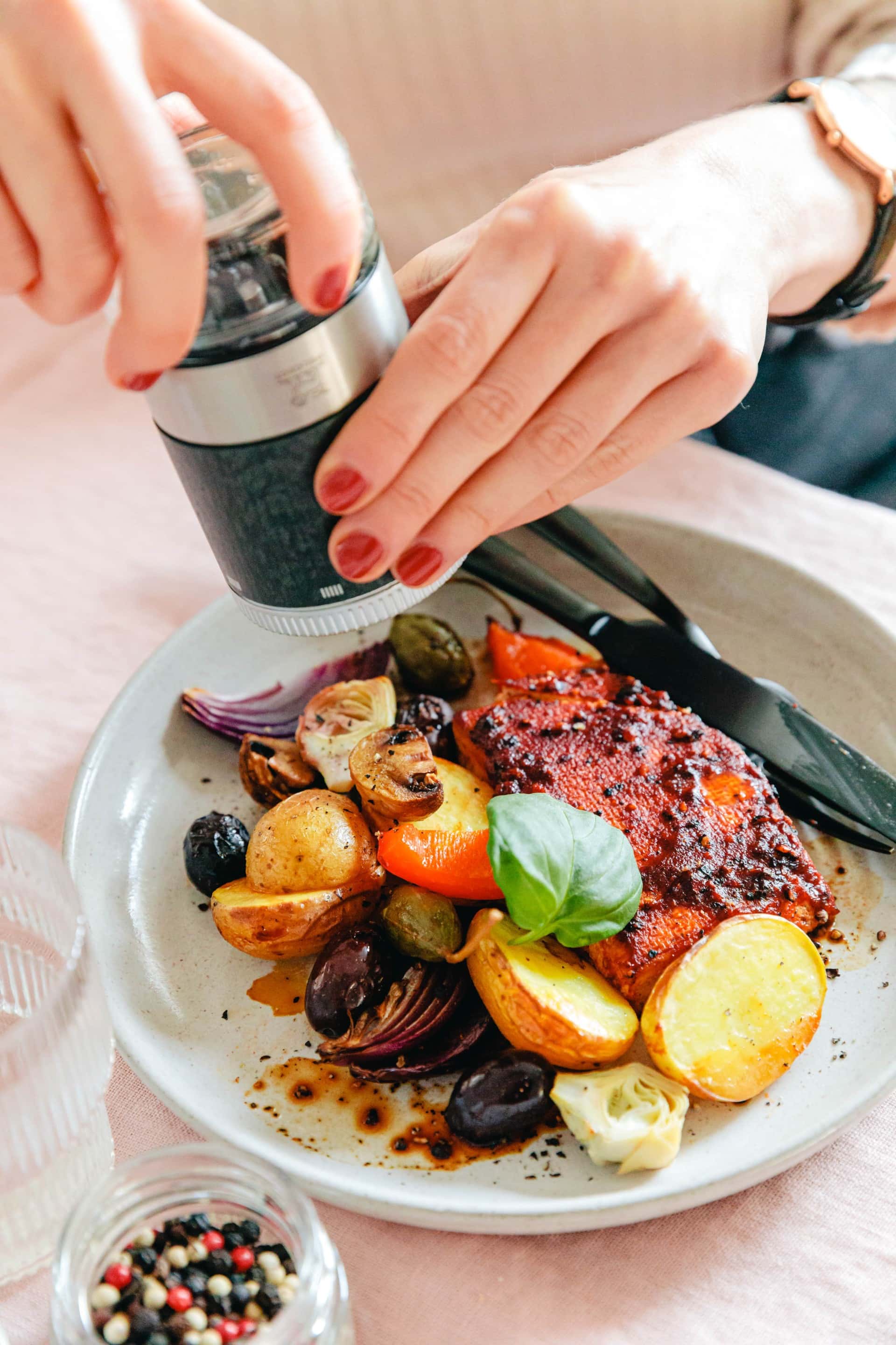 Pfeffer-Tofu-Steaks und Antipasti-Gemüse vom Blech · Eat this! Pfeffer-Tofu-Steaks und Antipasti-Gemüse vom Blech · Eat this!