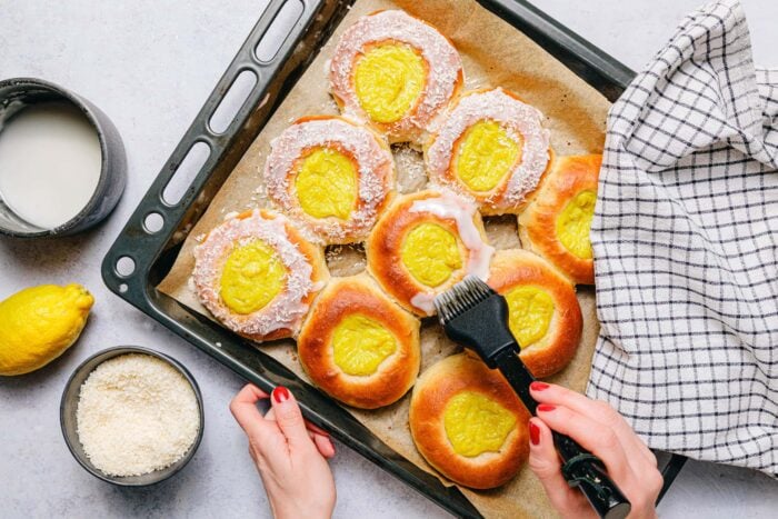 Vegane Skolleboller glasieren