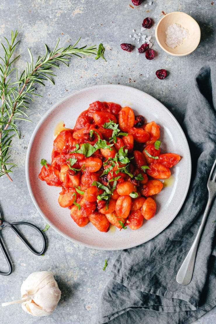 Gnocchi mit Tomaten-Cranberry-Sauce · Eat this! Vegane Rezepte Gnocchi mit Tomaten-Cranberry-Sauce · Eat this! Vegane Rezepte