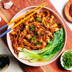 15 Minuten Chili-Knoblauch-Nudeln mit Tofu-Hack