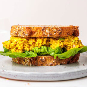 Veganer „Chicken Salad“ mit Curry