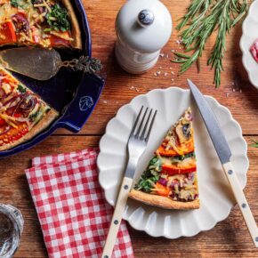 Vegane Kürbis-Quiche mit Rosmarin-Crust