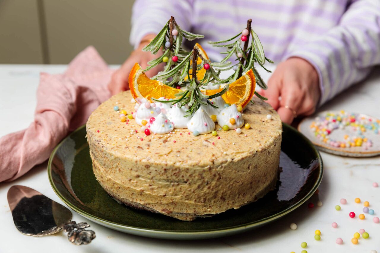 Vegane Lebkuchentorte mit Spekulatius-Buttercreme