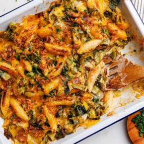 Veganer Schupfnudelauflauf mit Wirsing und Lauch