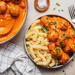 Tofubällchen in Paprika-Rahmsauce