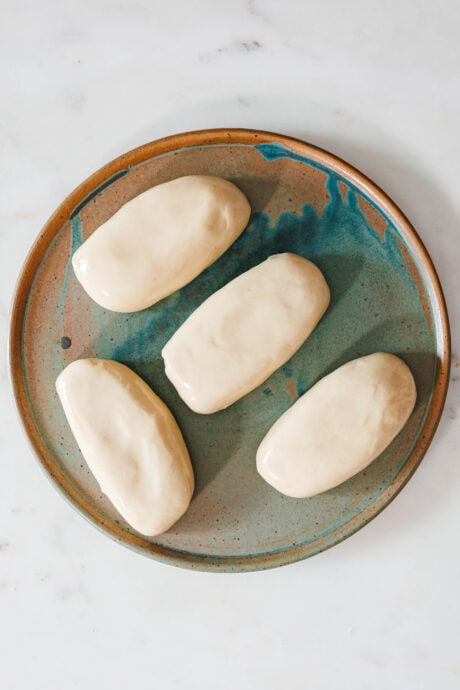 Teigvorbereitung für chinesische, handgezogene Nudeln