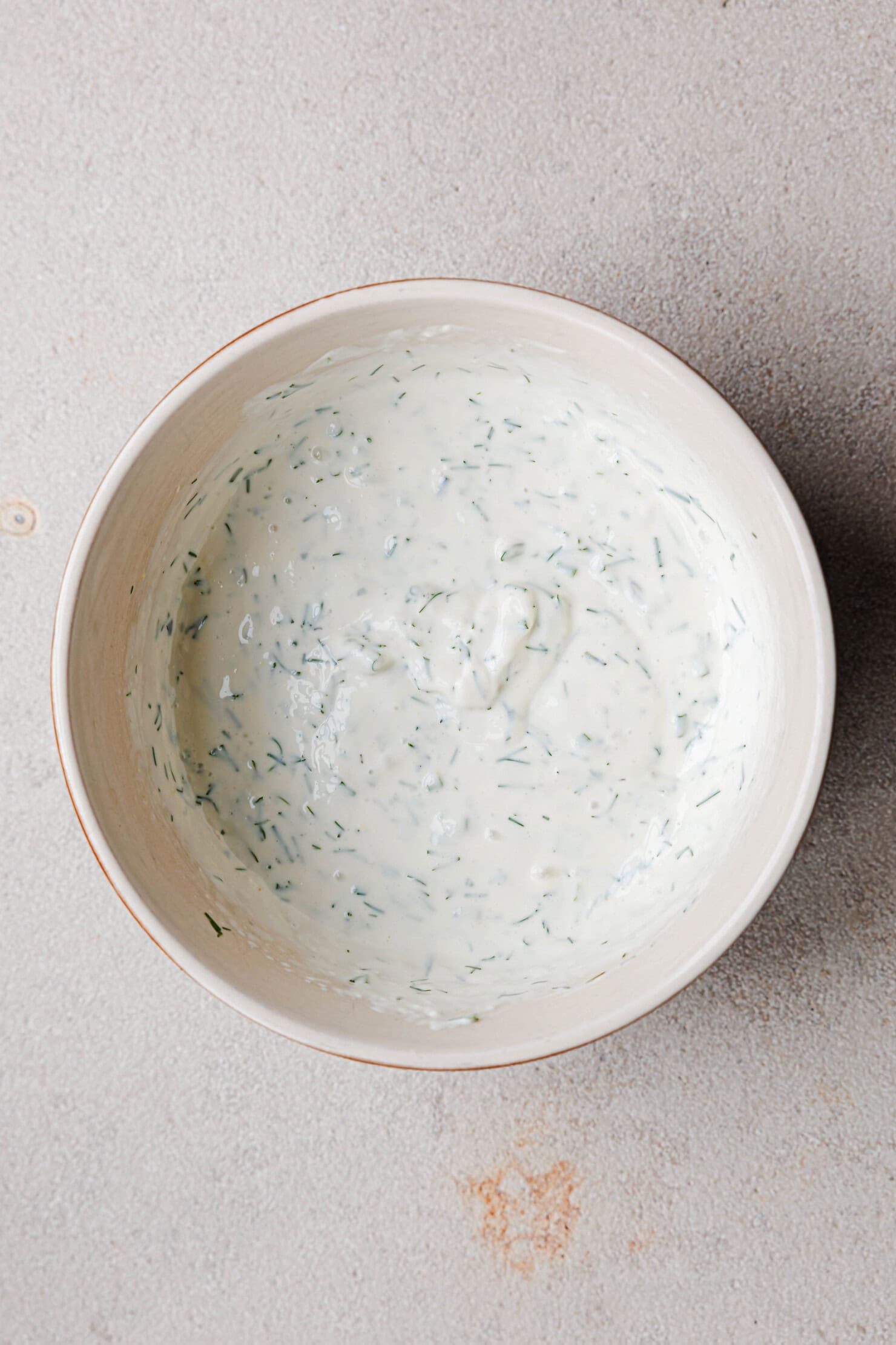 Vegane Pickle Pizza mit sauren Gurken und Sour Cream · Eat this!