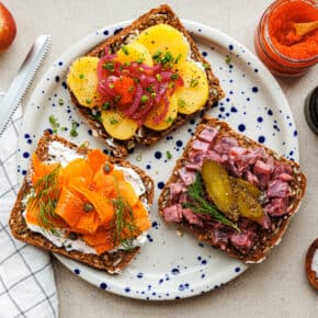 Veganes Smørrebrød mit dänischem Roggenbrot