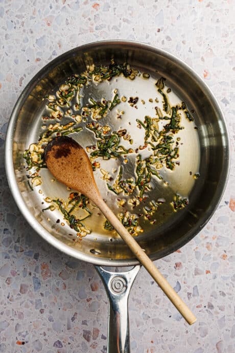 Knoblauch-Salbei-Sauce