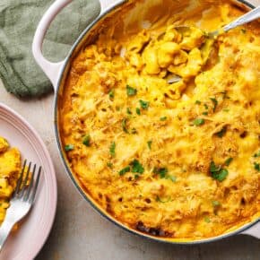 Überbackene vegane Kürbis-Mac-and-Cheese