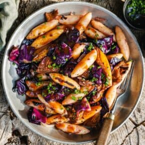 Winter-Schupfnudelpfanne mit Rotkohl und Mock Duck