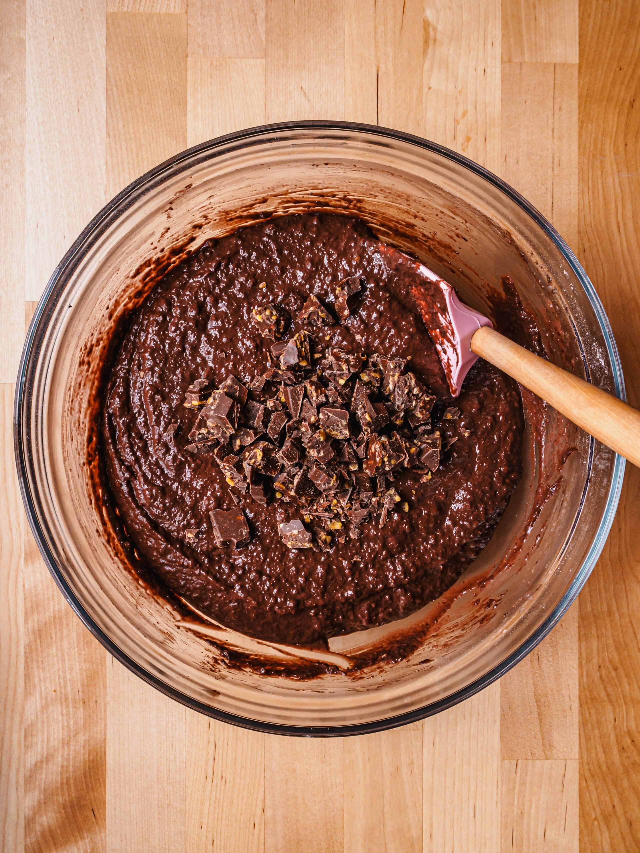 Veganer Schokoladenkuchen mit Himbeerglasur · Eat this!