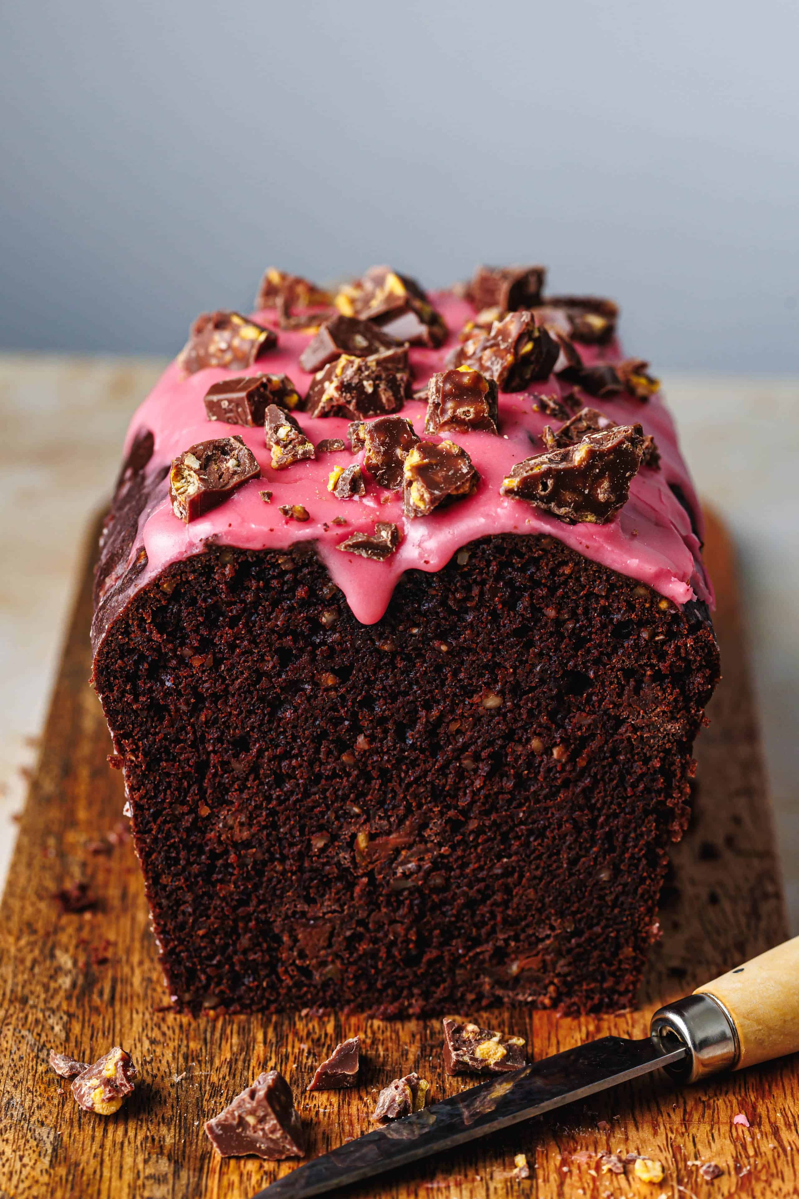 Veganer Schokoladenkuchen mit Himbeerglasur · Eat this!