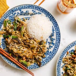 Mungobohnensprossen-Stir-Fry mit Shiitake