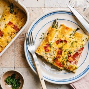 Vegane Spargel-Cannelloni mit Tofu-Hollandaise