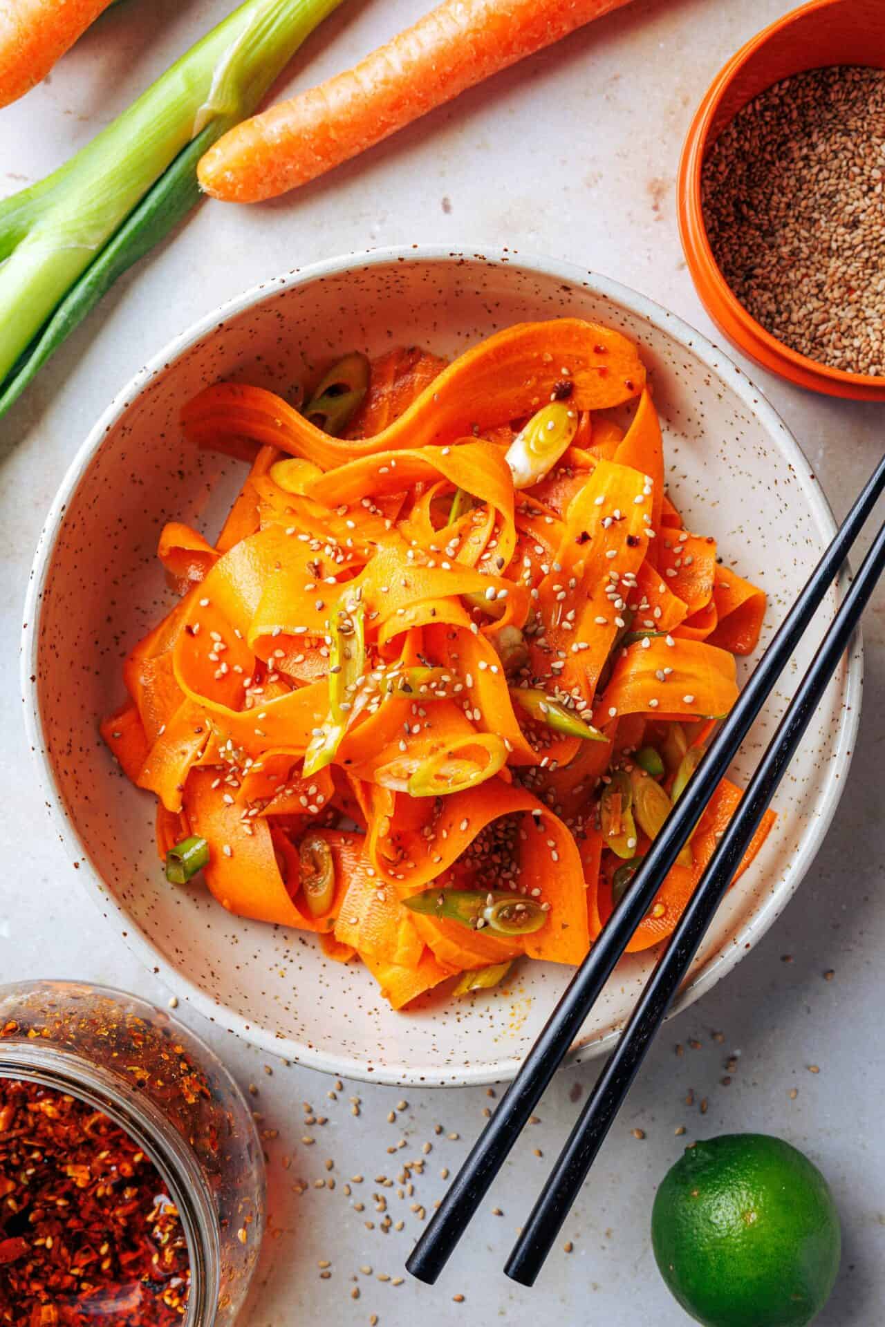 Karottensalat mit Chiliöl-Ingwer-Dressing · Eat this!