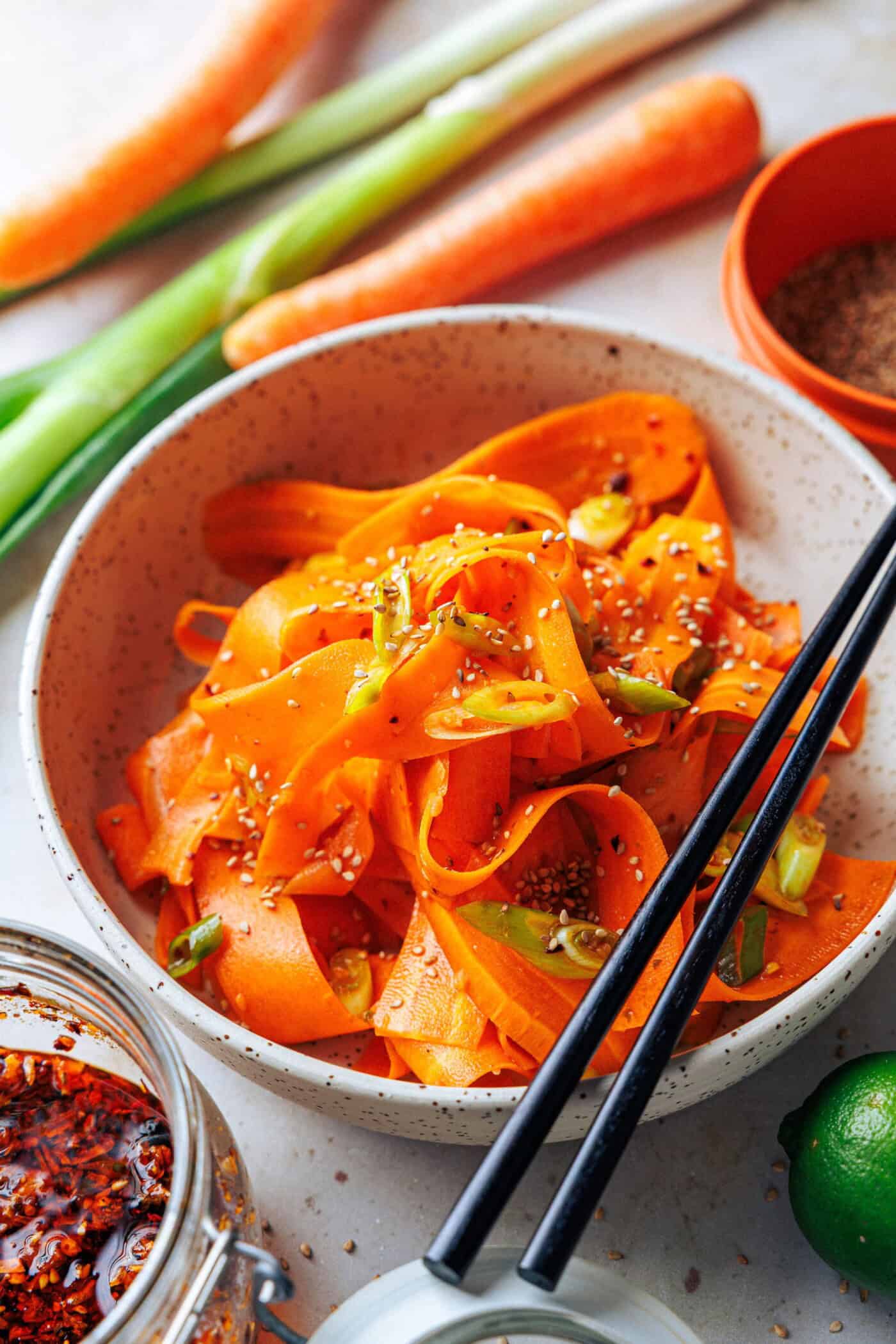 Karottensalat mit Chiliöl-Ingwer-Dressing · Eat this!