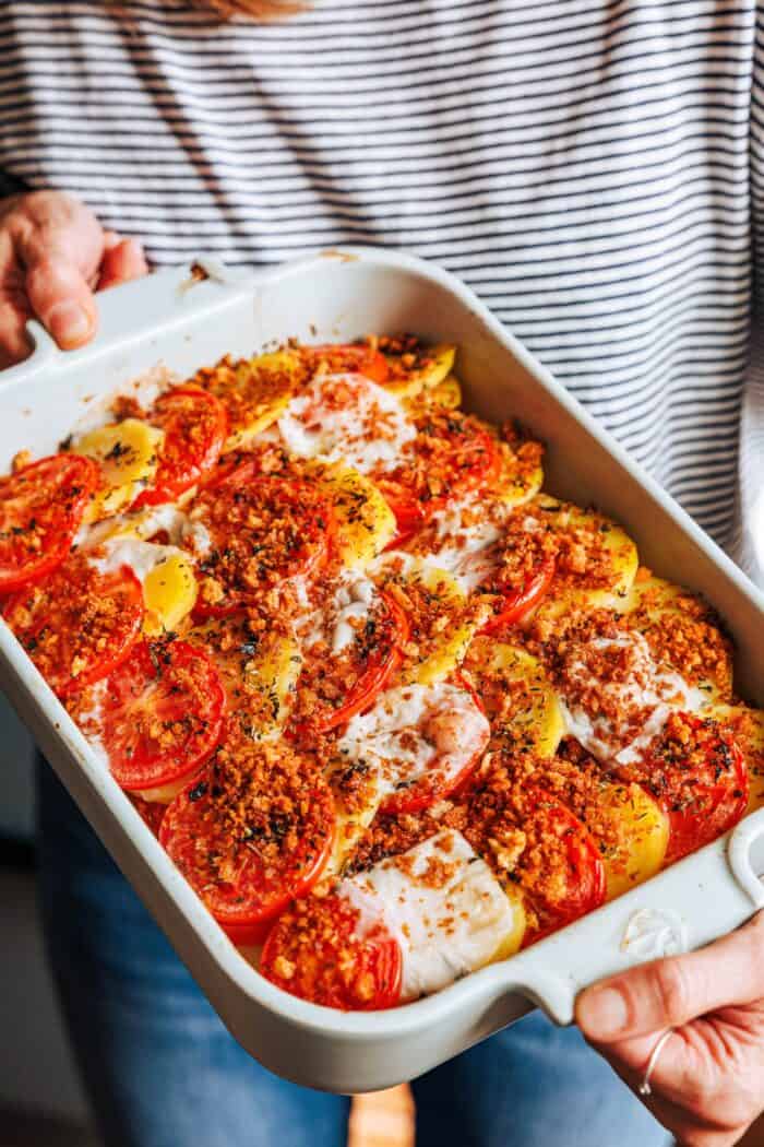 Veganes Kartoffelgratin mit Tomaten