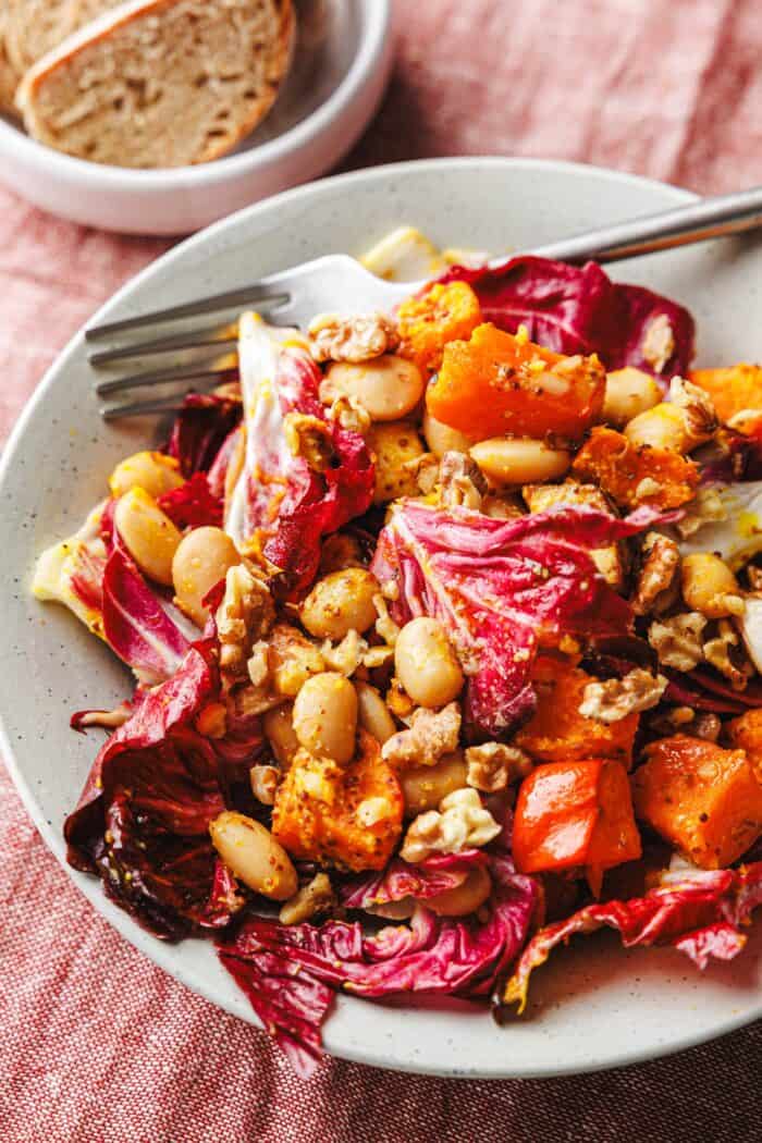 Radicchio-Kürbis-Salat mit Räuchertofu & Senf-Dressing