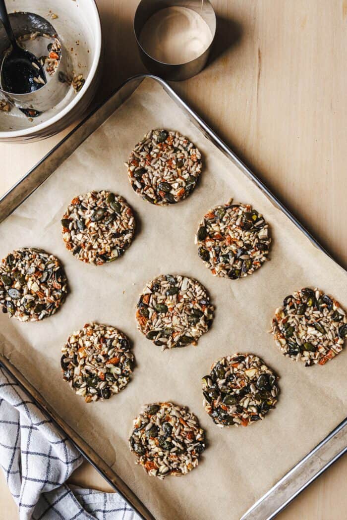 Vegane Nussplätzchen vor dem Backen