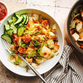 Erdnuss-Sambal-Reis mit Tofu aus dem Reiskocher