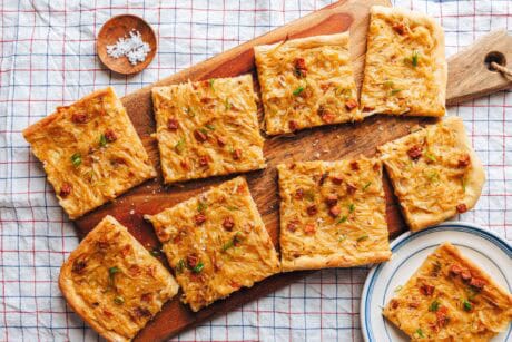 Veganer Zwiebelkuchen vom Blech