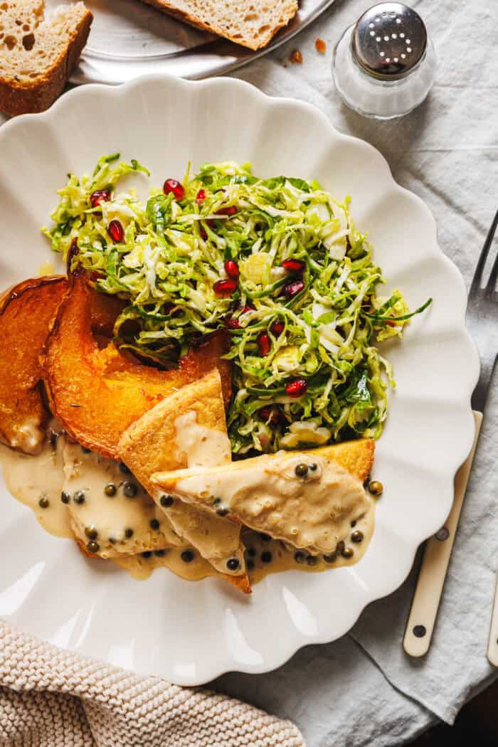 Gebackener Kürbis & Tofu-Filets mit grünem Pfefferrahm