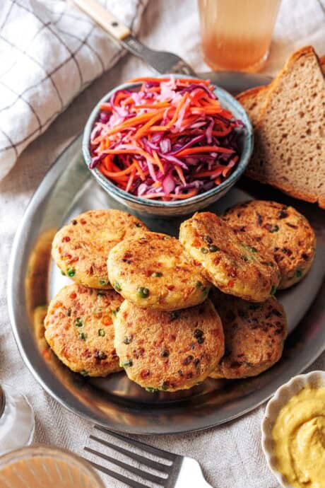 Selbst gemachte vegane Tofu-Frikadellen